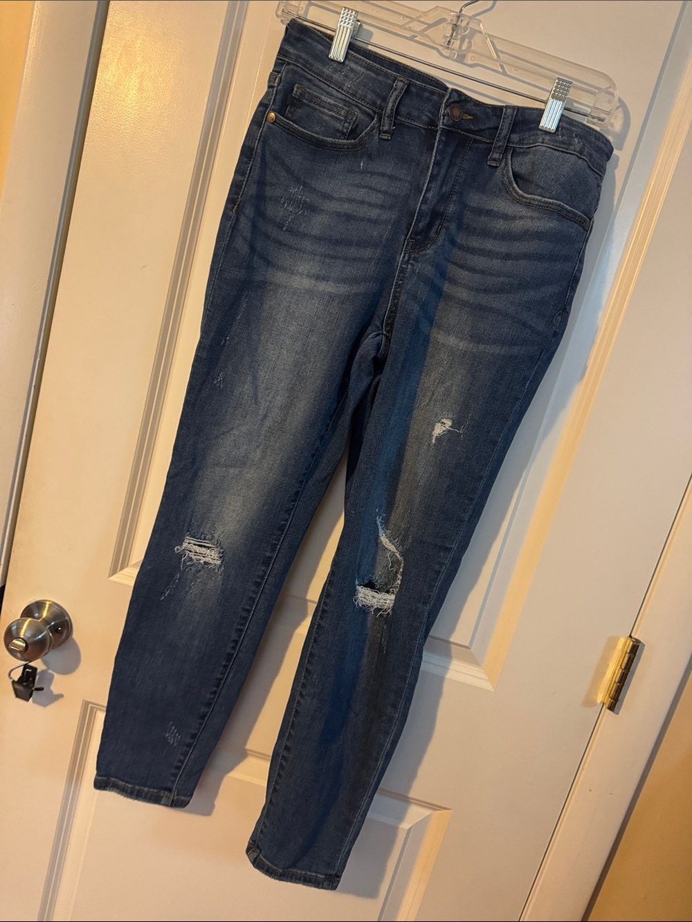 Women’s Judy blue denim distressed size 30 relaxed slim fit jean